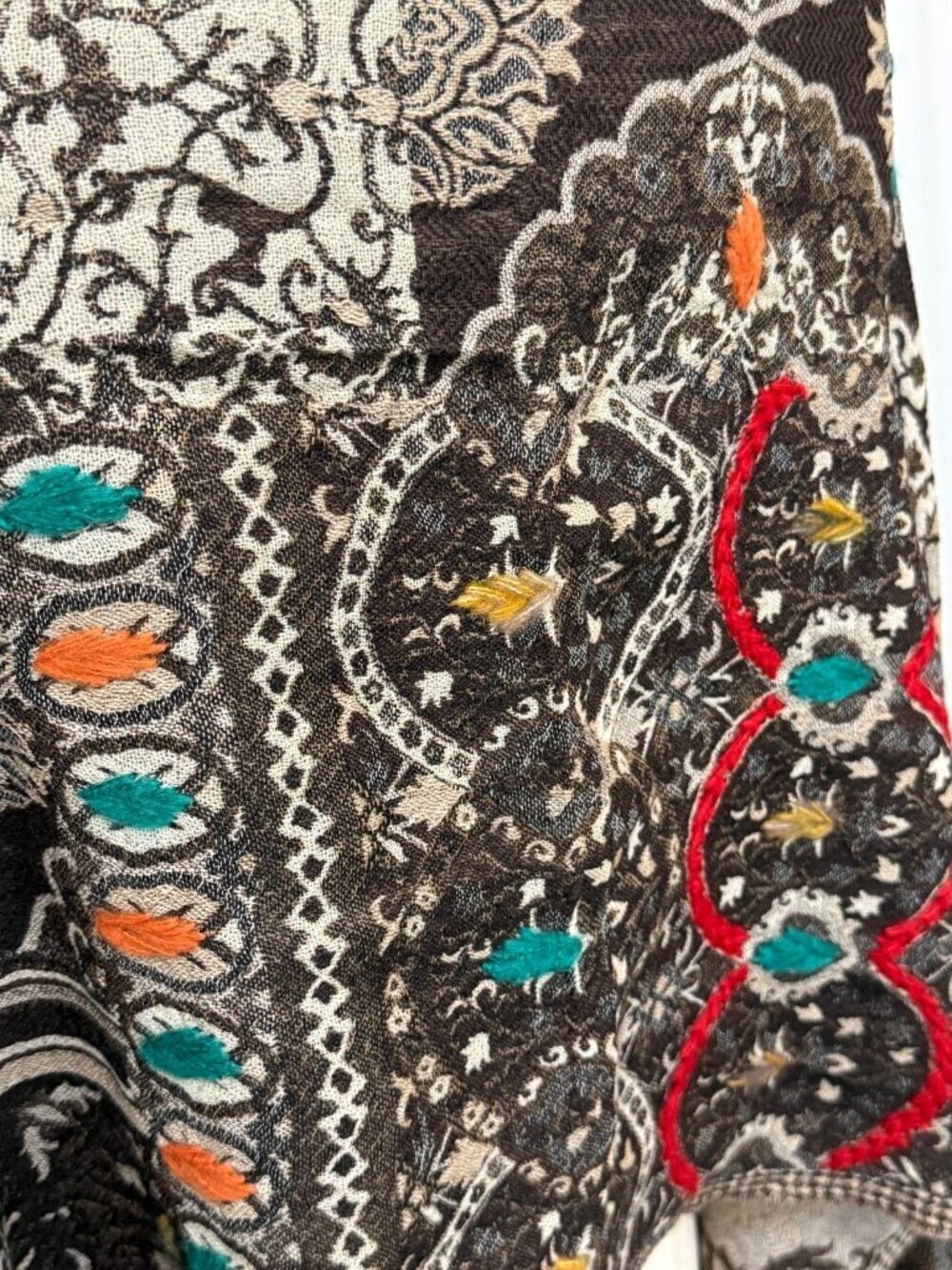 Bul-Bul Handicraft Pure Wool Scarf Embroidered Colorful Yarn Paisley 26"W x 71"L - Picture 8 of 10